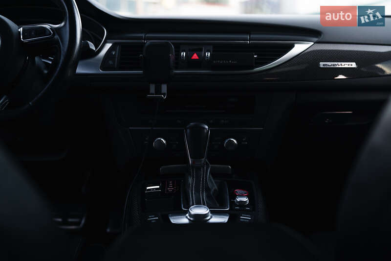 Седан Audi S6 2015 в Овидиополе