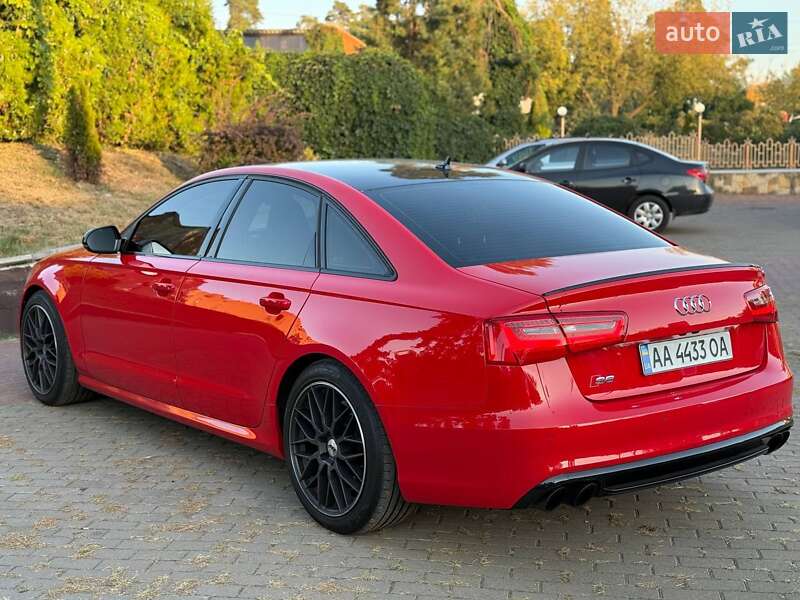 Седан Audi S6 2012 в Білогородці