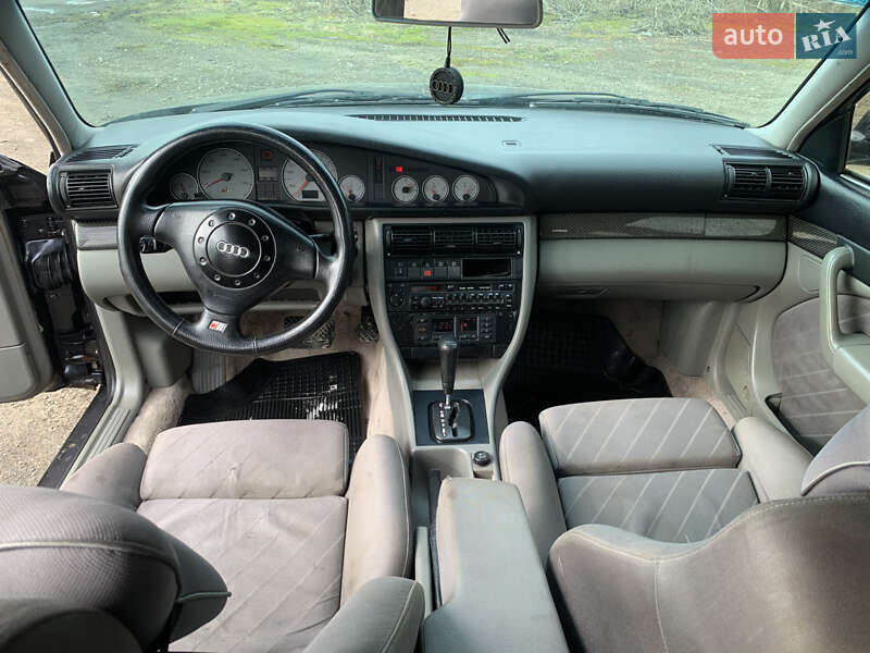 Седан Audi S6 1994 в Тлумаче