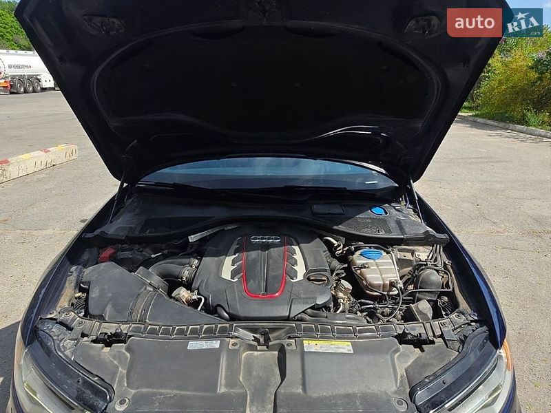 Седан Audi S6 2013 в Полтаві