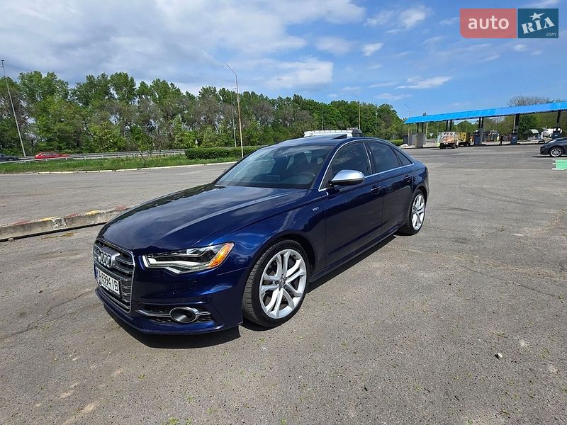 Седан Audi S6 2013 в Полтаві