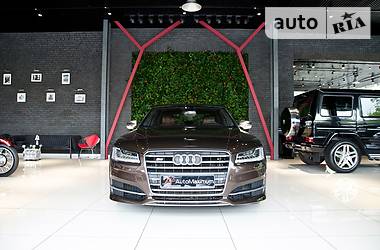 Audi S8 2013