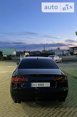 Седан Audi S8 2015 в Виноградові