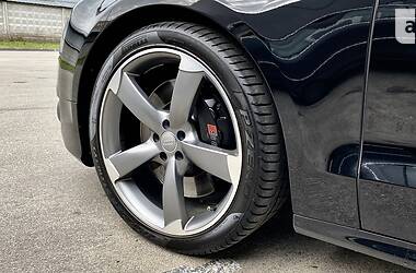 Седан Audi S8 2013 в 