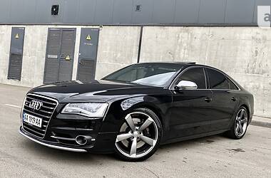 Седан Audi S8 2013 в 