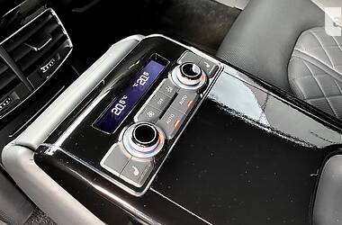 Седан Audi S8 2013 в 