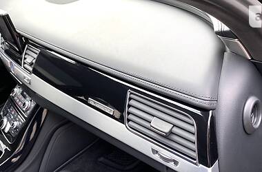 Седан Audi S8 2013 в 