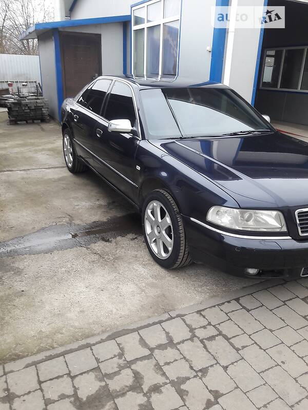 Седан Audi S8 1999 в Калуші