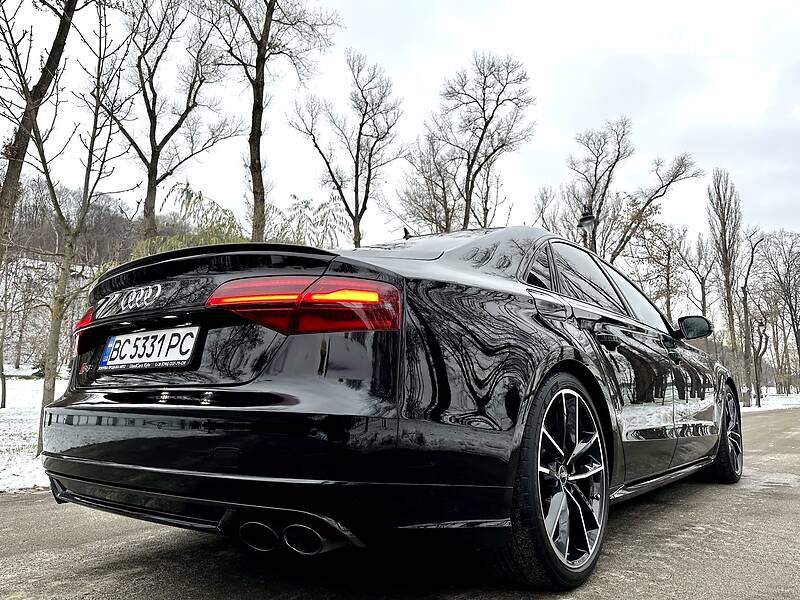 Седан Audi S8 2016 в Киеве фото 27 Седан Audi S8 2016 в Киеве