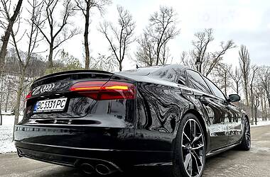 Седан Audi S8 2016 в 