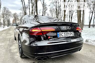 Седан Audi S8 2016 в 