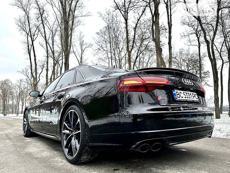 Седан Audi S8 2016 в Киеве фото 37 Седан Audi S8 2016 в Киеве