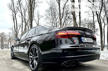 Седан Audi S8 2016 в 