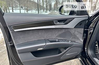 Седан Audi S8 2016 в 