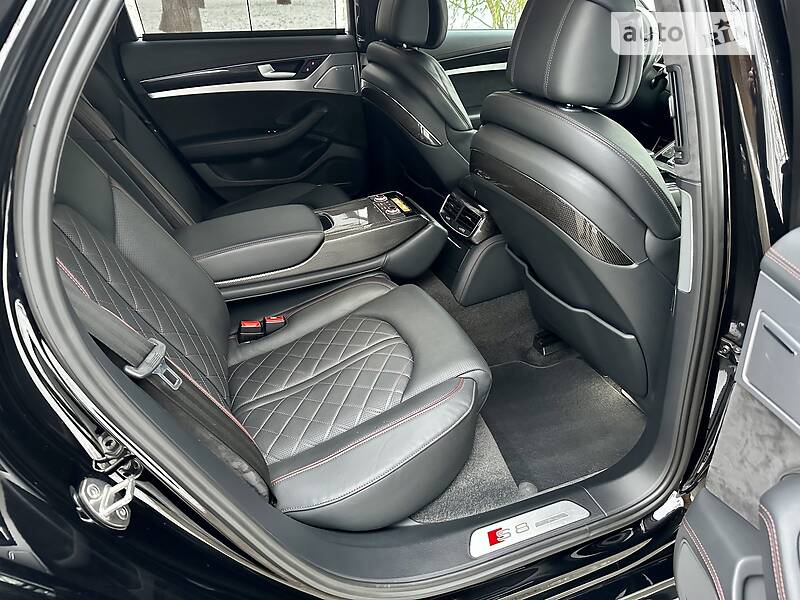 Седан Audi S8 2016 в Киеве фото 75 Седан Audi S8 2016 в Киеве