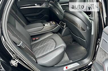 Седан Audi S8 2016 в 