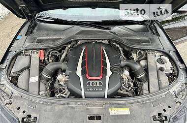 Седан Audi S8 2016 в 