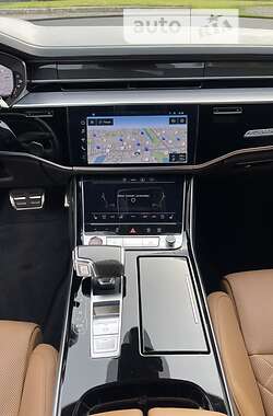 Седан Audi S8 2021 в 