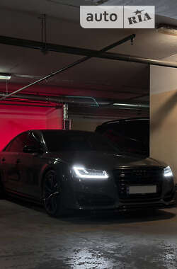Седан Audi S8 2016 в 
