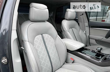 Седан Audi S8 2016 в 