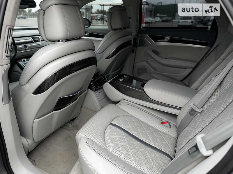 Седан Audi S8 2016 в Києві