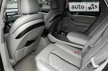 Седан Audi S8 2016 в 