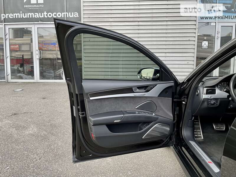 Седан Audi S8 2013 в Києві