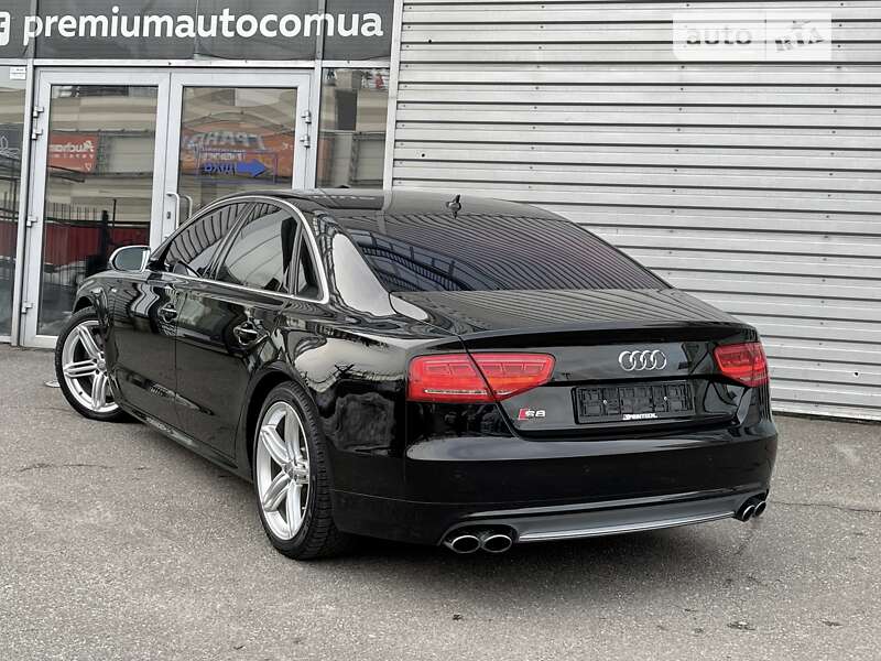 Седан Audi S8 2013 в Києві