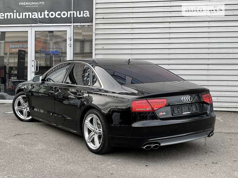Седан Audi S8 2013 в Києві