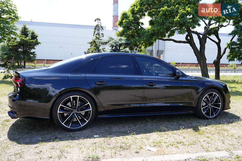 Седан Audi S8 2017 в Днепре