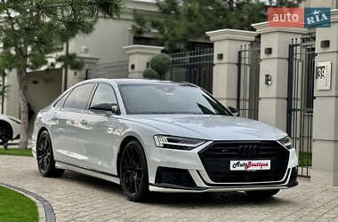 Седан Audi S8 2020 в 