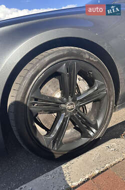 Седан Audi S8 2014 в 