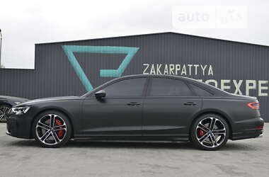 Седан Audi S8 2023 в Мукачевому