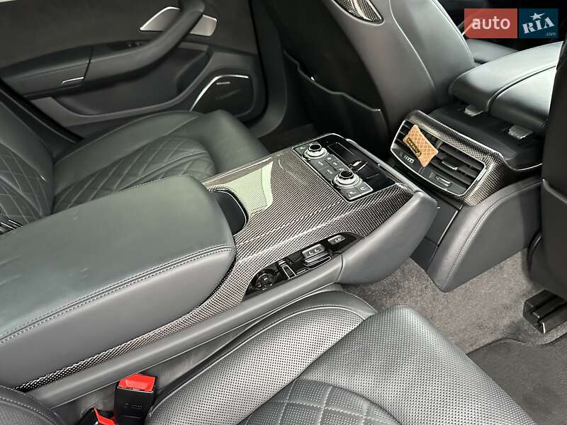 Седан Audi S8 2015 в Києві