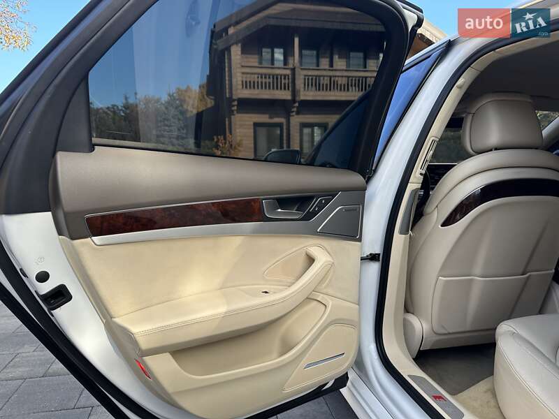 Седан Audi S8 2012 в Киеве