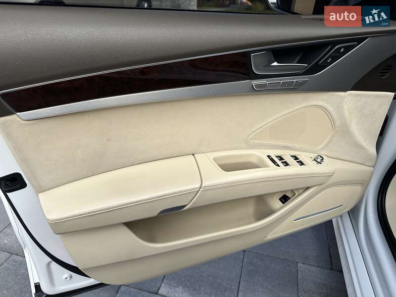 Седан Audi S8 2012 в Киеве
