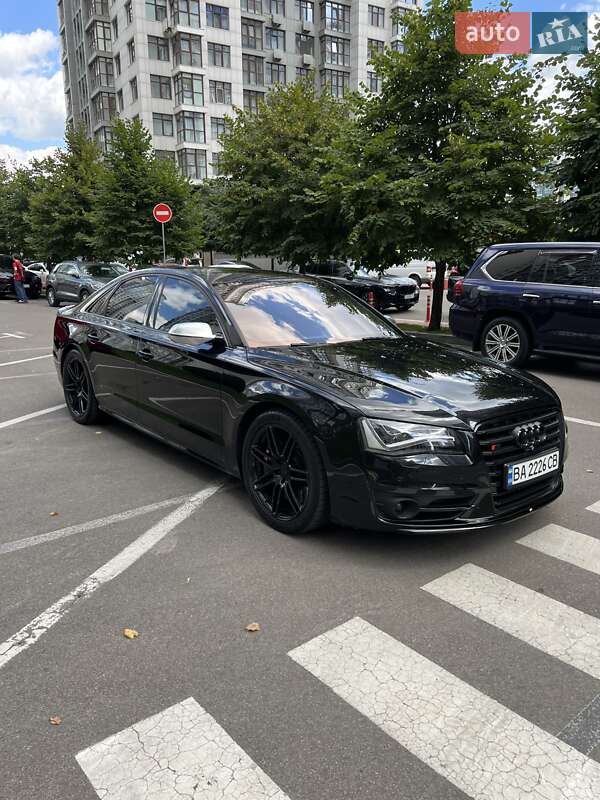 Седан Audi S8 2012 в Києві