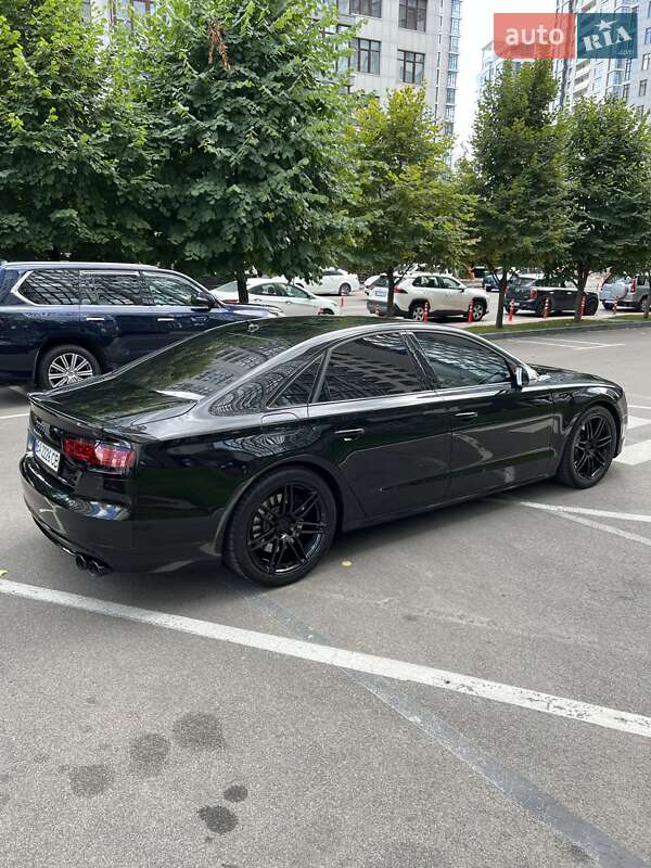 Седан Audi S8 2012 в Києві