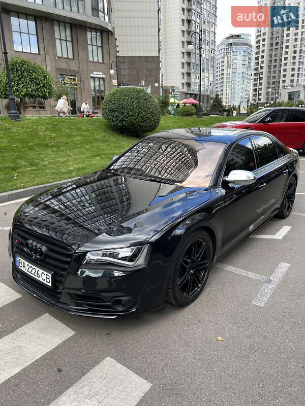 Седан Audi S8 2012 в Києві