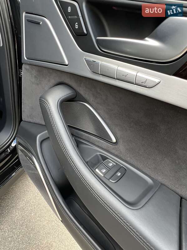 Седан Audi S8 2012 в Києві