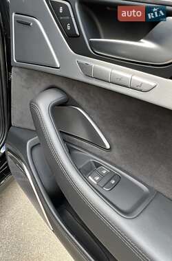 Седан Audi S8 2012 в 