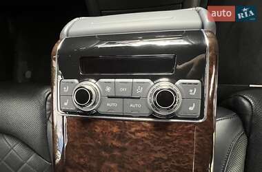Седан Audi S8 2012 в 