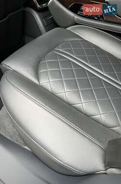 Седан Audi S8 2012 в 
