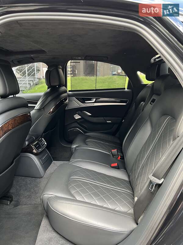 Седан Audi S8 2012 в Києві