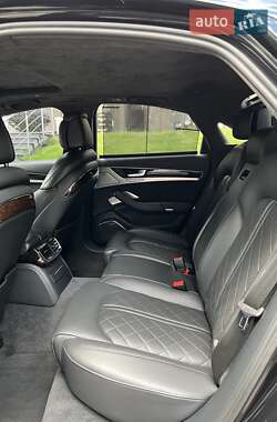 Седан Audi S8 2012 в 