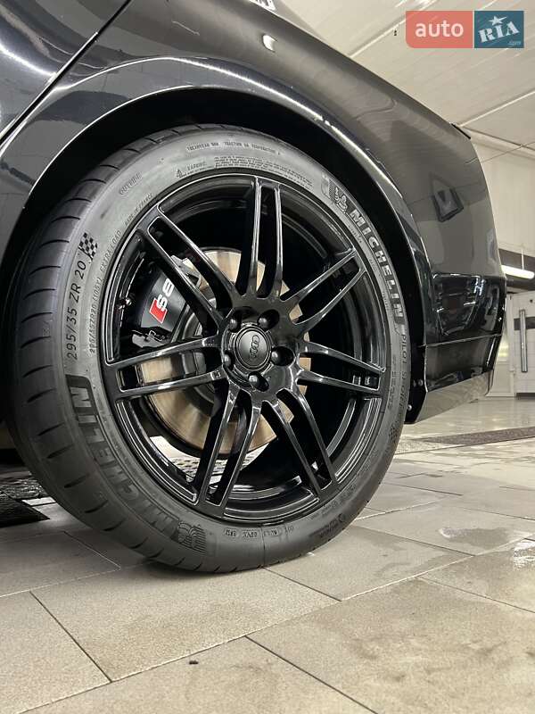 Седан Audi S8 2012 в Києві