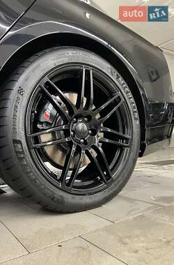 Седан Audi S8 2012 в 