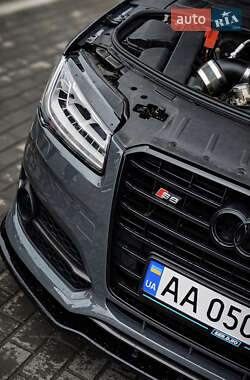 Седан Audi S8 2016 в 