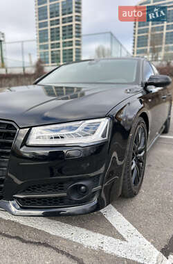 Седан Audi S8 2017 в 
