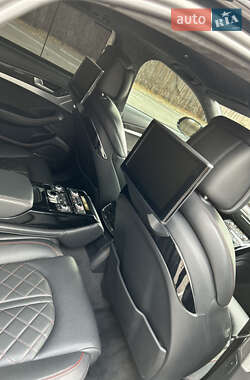 Седан Audi S8 2017 в 